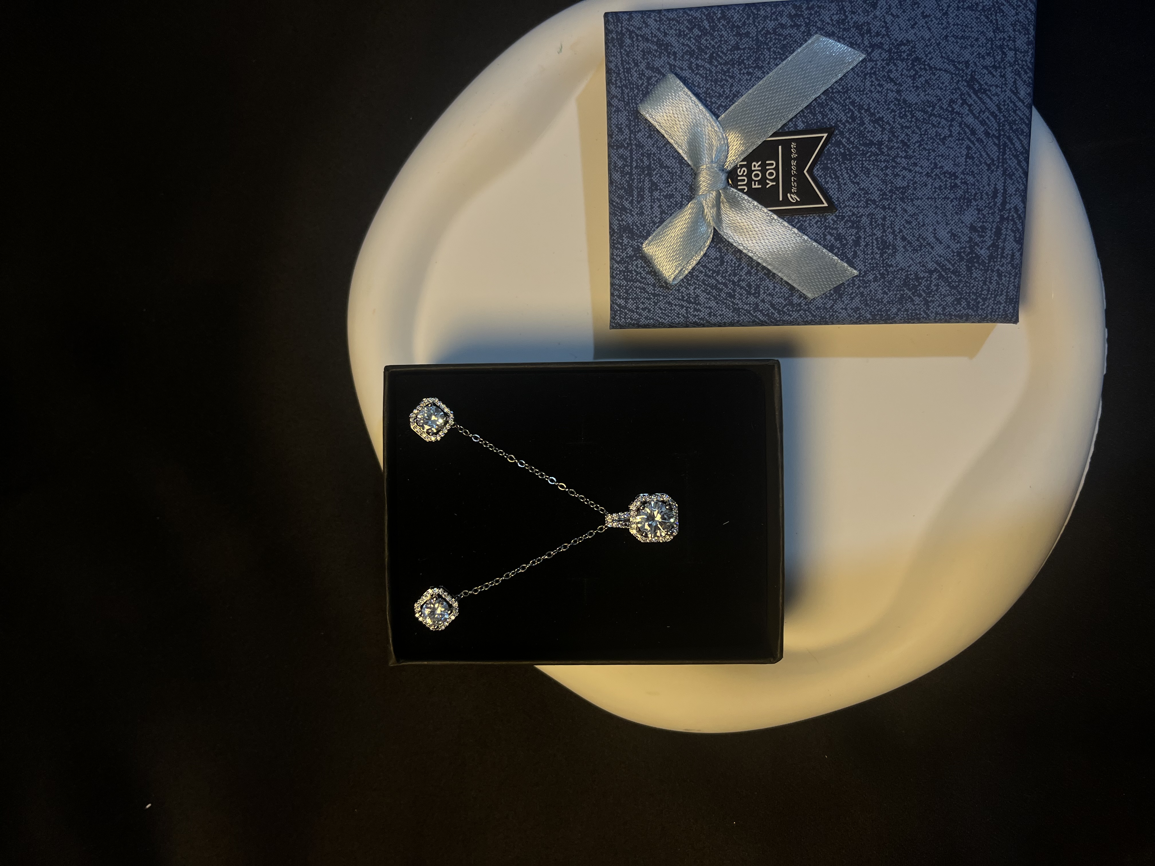 Colorless crystal silver necklace with earrings